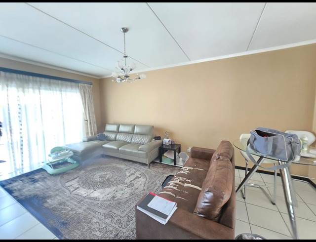 3 BEDROOM TOWNHOUSE FOR SALE IN GREENSTONE HILL